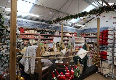 Display Christmas themed table décor at Longacres Bagshot